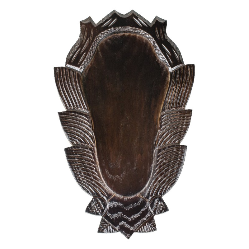 Scudetto per camoscio scuro intagliato